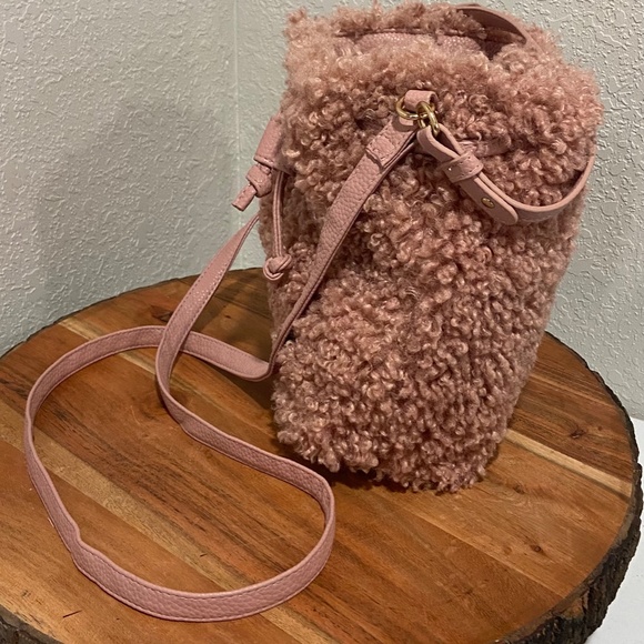 Sherpa Bucket Crossbody Bag - Picture 2 of 7